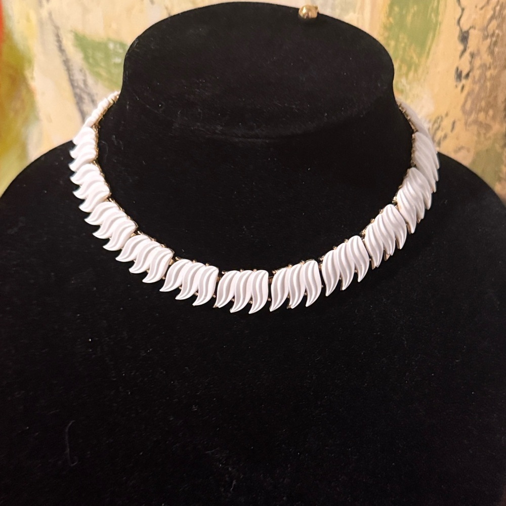 Trifari White Enamel Collar Necklace | Gold-Tone Vintage Statement - Picture 3 of 9